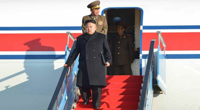 [Bild: Kim-Jong-Un-disembarking-aircraft.jpg]
