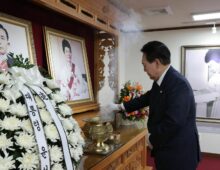 Yoon Suk-yeol pays respect to ROK dictator in latest appeal to conservative base