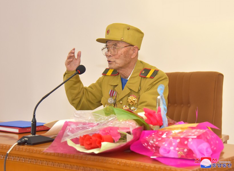 Agricultural Workers Meet with War Veteran in DPRK