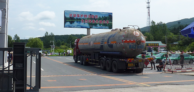 Image shows Chinese oil tanker truck at North Korean border crossing