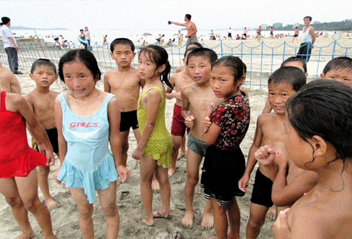 children-at-the-beach-north-korea