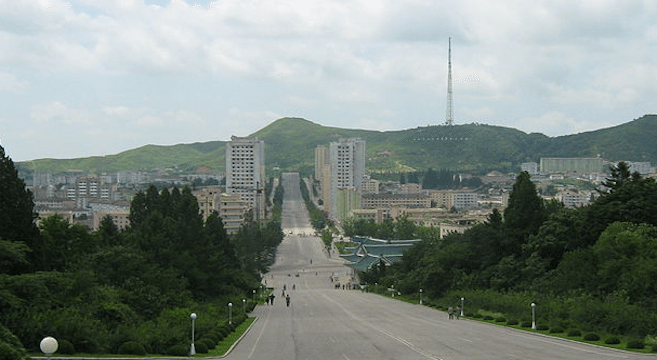 South Korean lawmaker visits Kaesong to deliver wreath