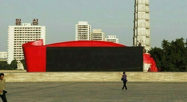 Pyongyang constructs large-scale floating video display on Taedong River