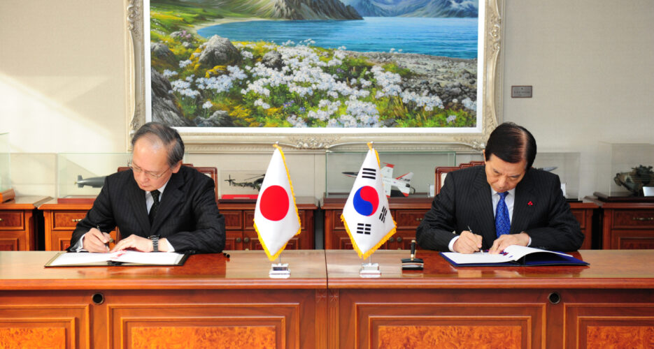 S.Korea, Japan sign intelligence sharing pact against N.Korea: MND