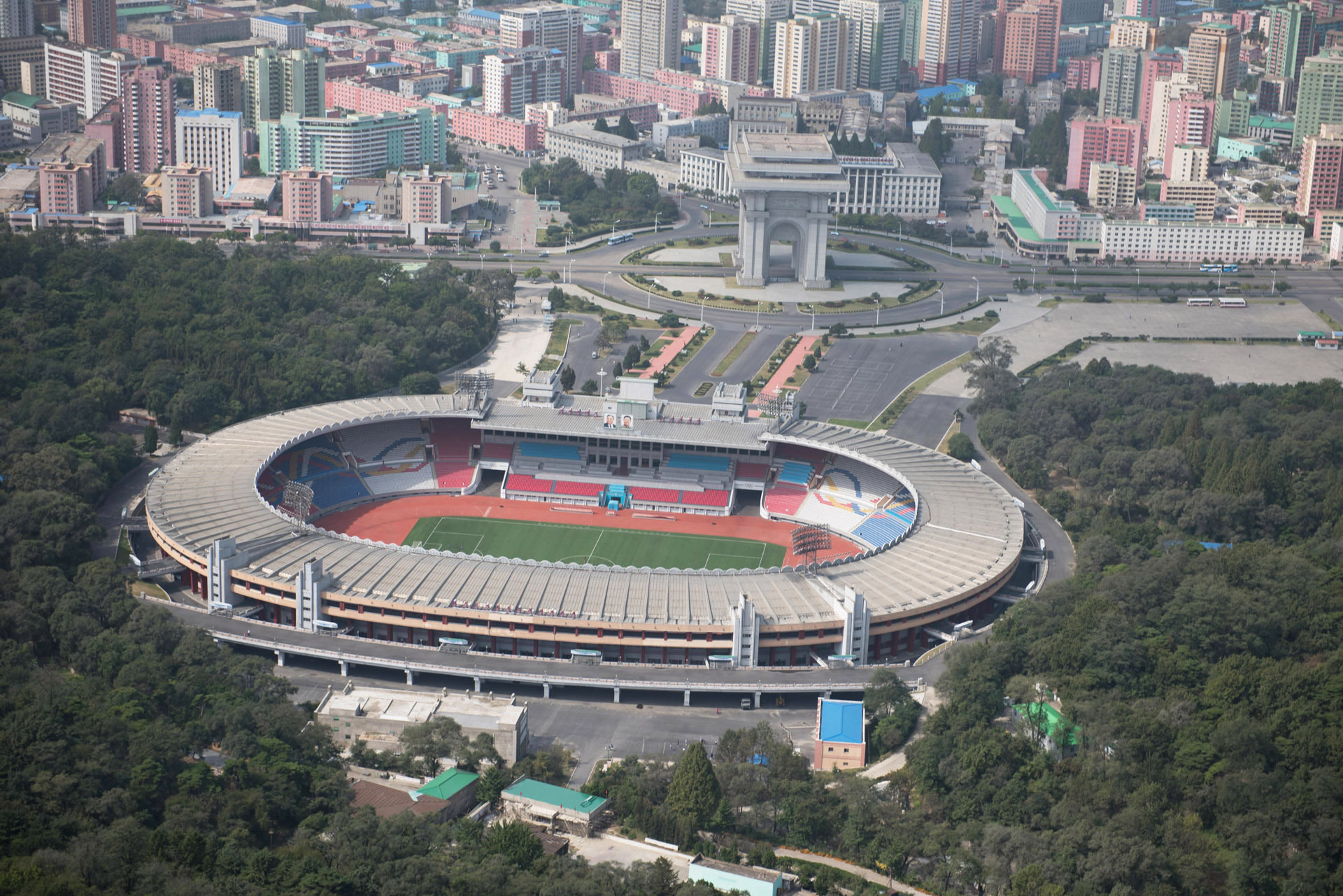 Ин сен. Стадион Пхеньян.