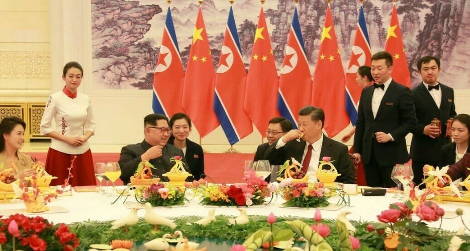 Media blackout: fugitives and shields at the Kim-Xi Summit