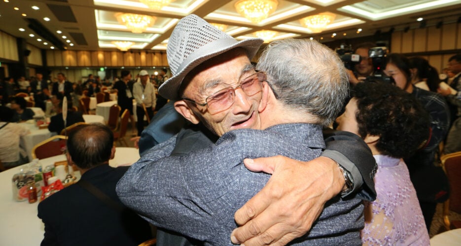 Second group of separated Korean families meet for three day reunion
