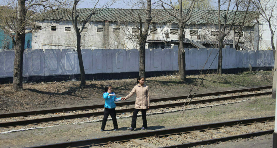 South Koreans head North for 16-day on-site rail inspection