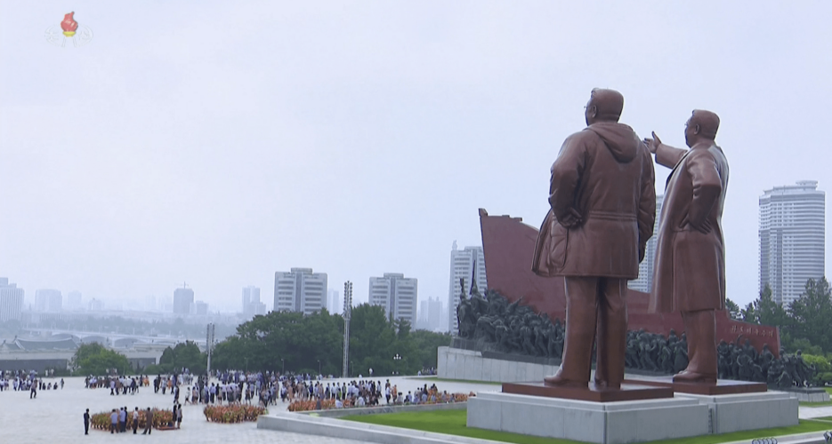 North Korean crowds visit Kim statues nationwide amid grave COVID-19 warnings
