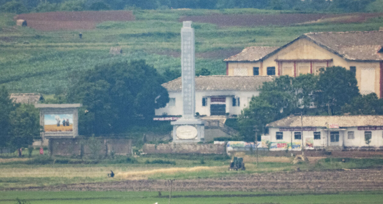 Photos: Amid North Korean ‘food crisis,’ farmers active near inter-Korean border