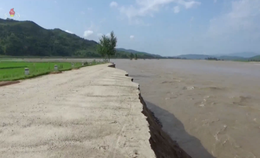 북한은 일부 지역을 무시하고 최신의 홍수 복구 노력에서 다른 지역을지지하고있다