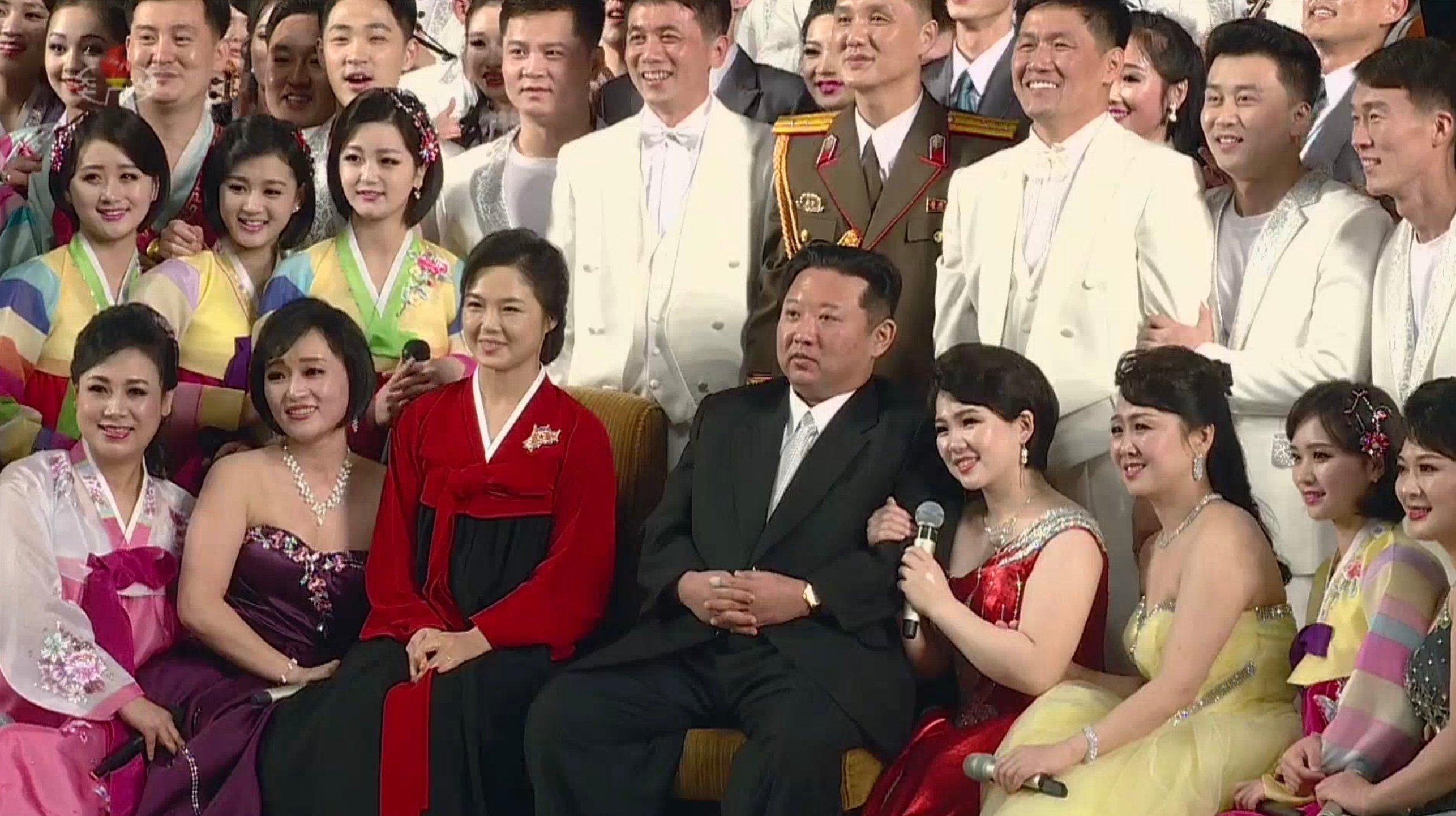 North Korean leader appears with wife
