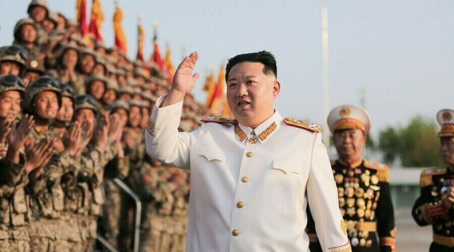 Kim Jong Un celebrates successful military parade with dozens of group photos