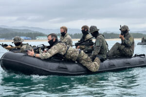 Photos: US-ROK special forces carry out maritime infiltration drills
